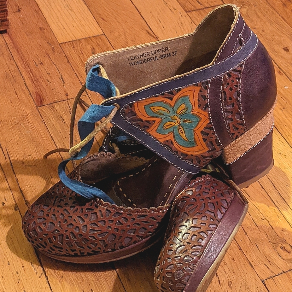 L' Artiste Handcrafted Shoes, by Spring Step